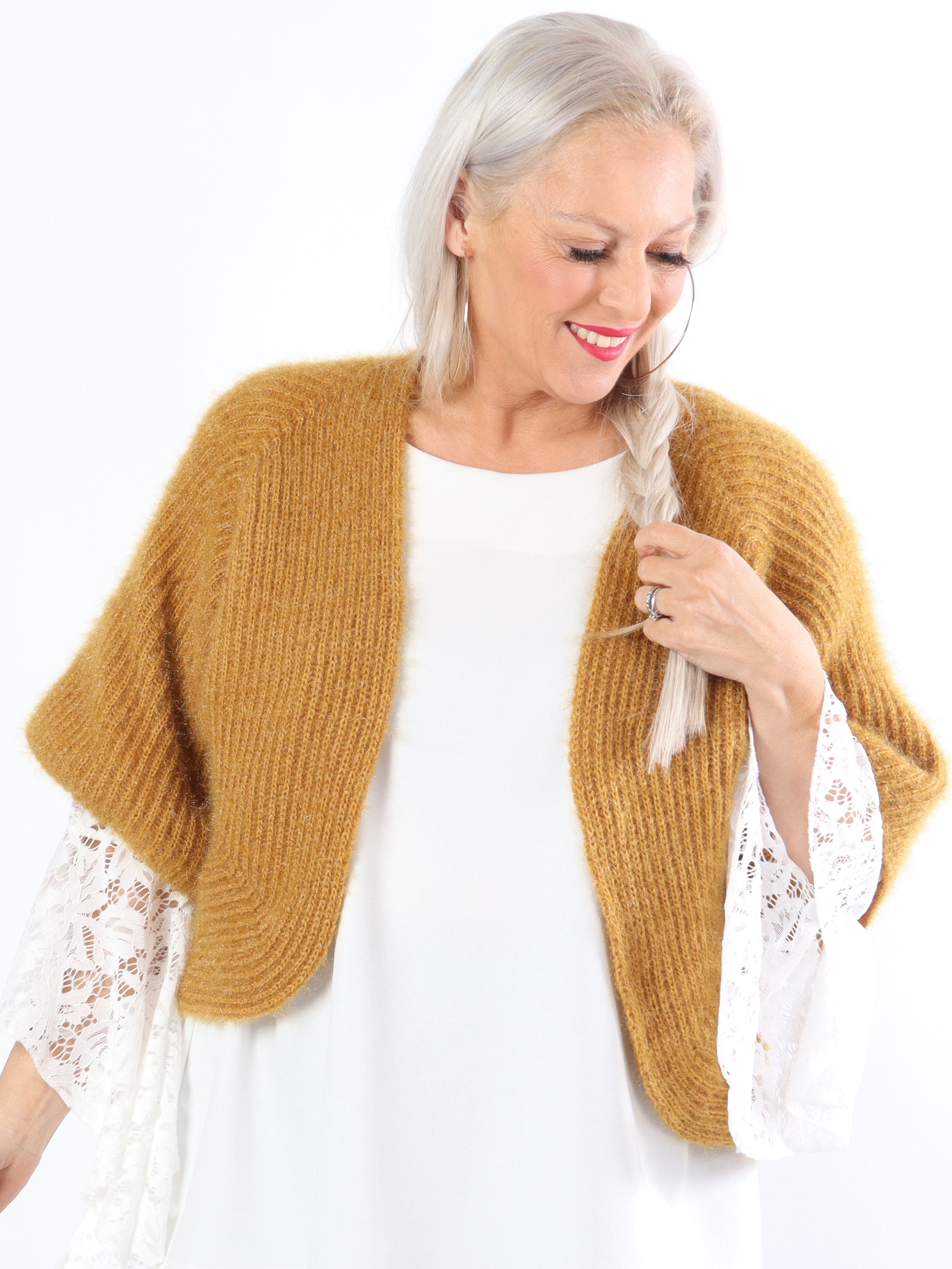 Franca - Söt fluffig plus size bolero i stickad form